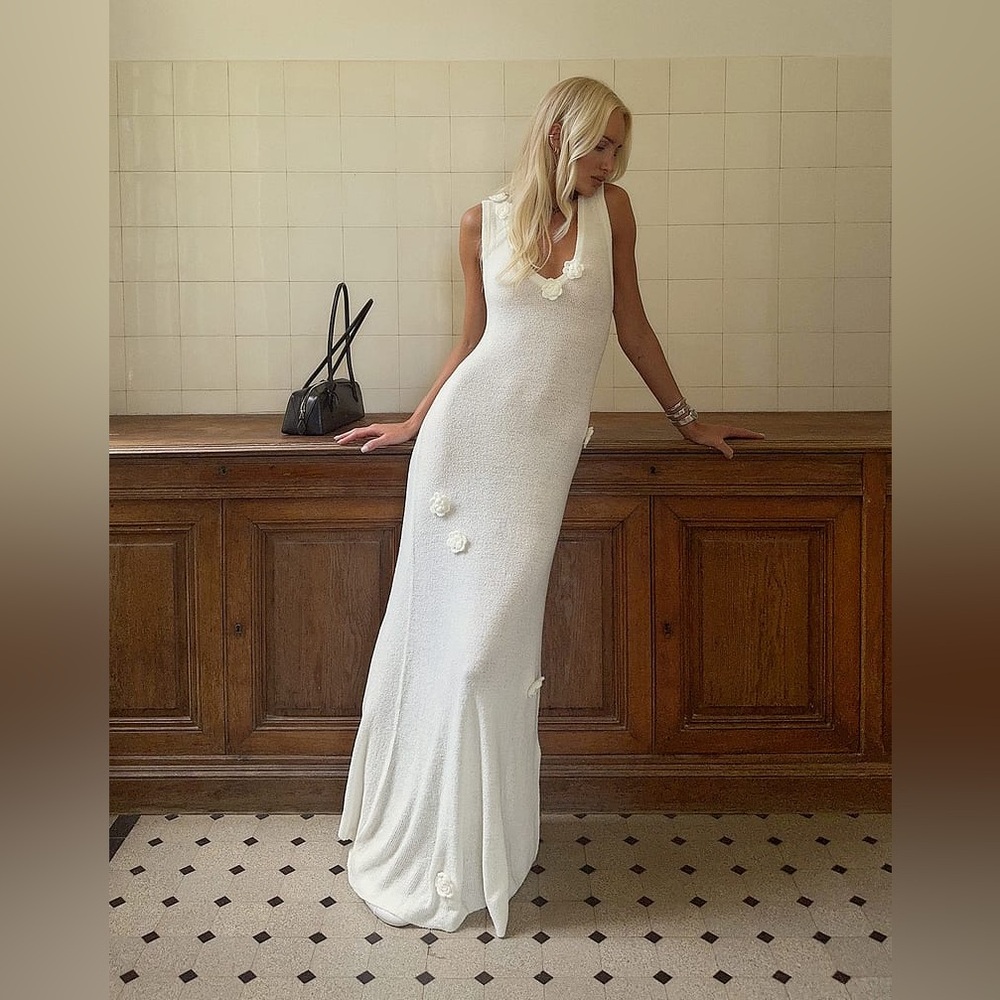 Elegant White Maxi Dress with Floral Appliqués - Picture 1 of 14